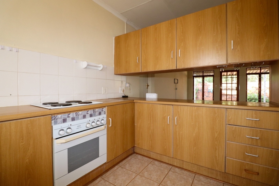 To Let 2 Bedroom Property for Rent in Flamwood North West